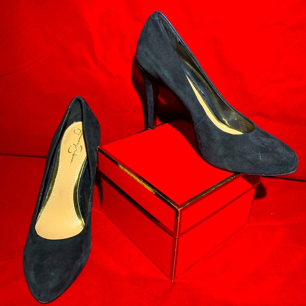 Jessica Simpson’s Classic Black Suede Pumps
